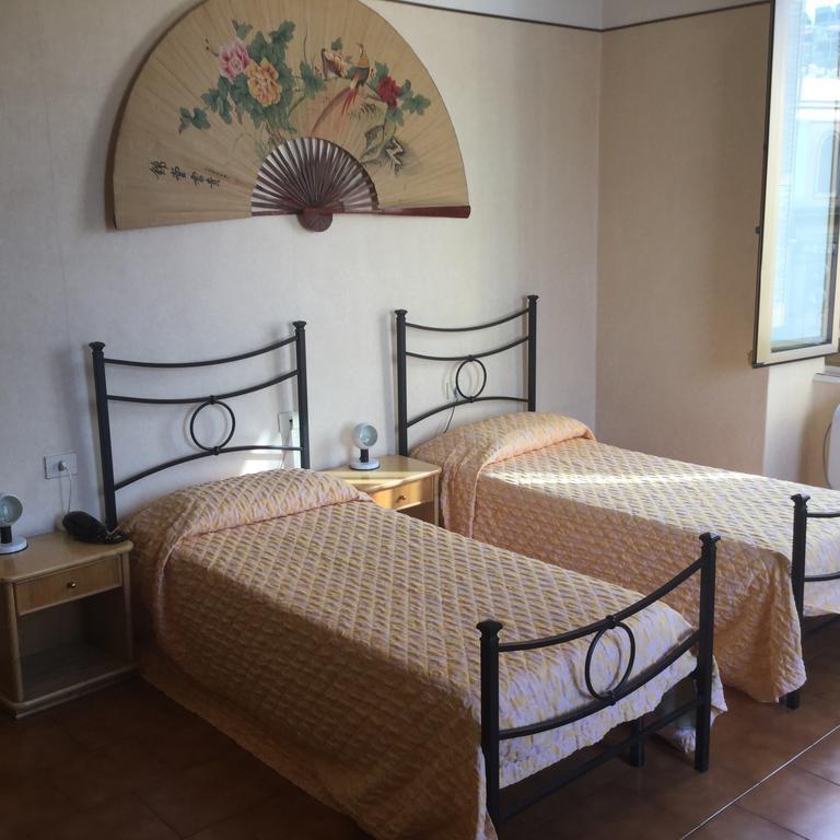 רומא Hotel Touring מראה חיצוני תמונה