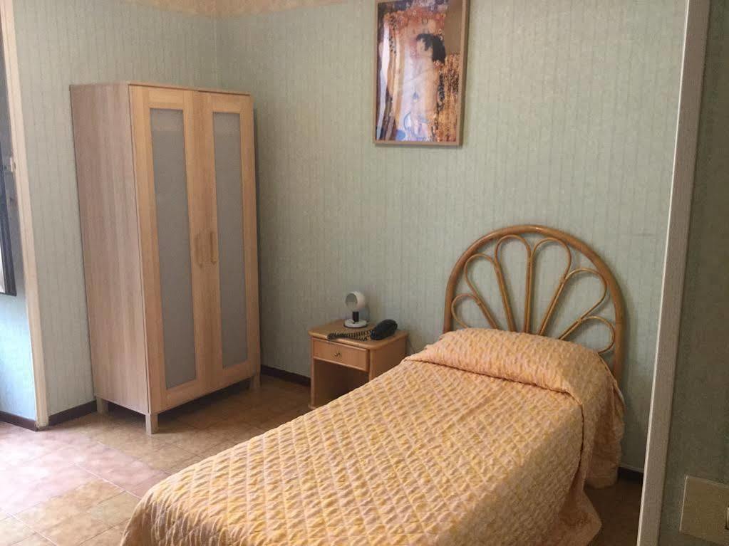 רומא Hotel Touring מראה חיצוני תמונה